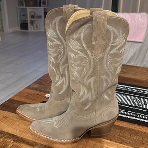 Idyllwind “Charmed life” suede boots